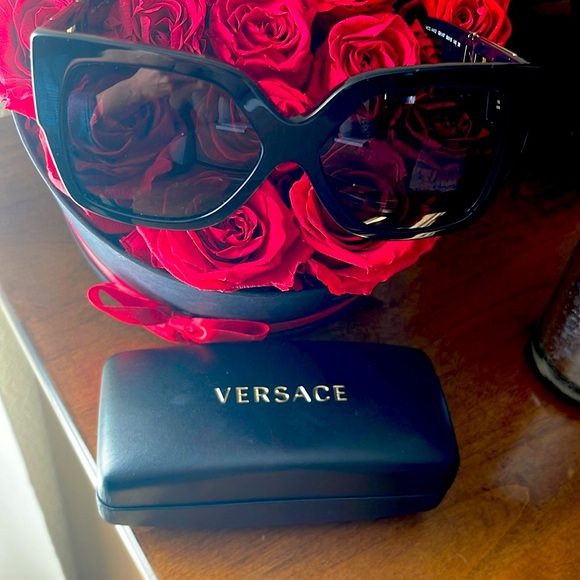 Versace Greca Sunglasses VE4402 - Picture 3 of 5